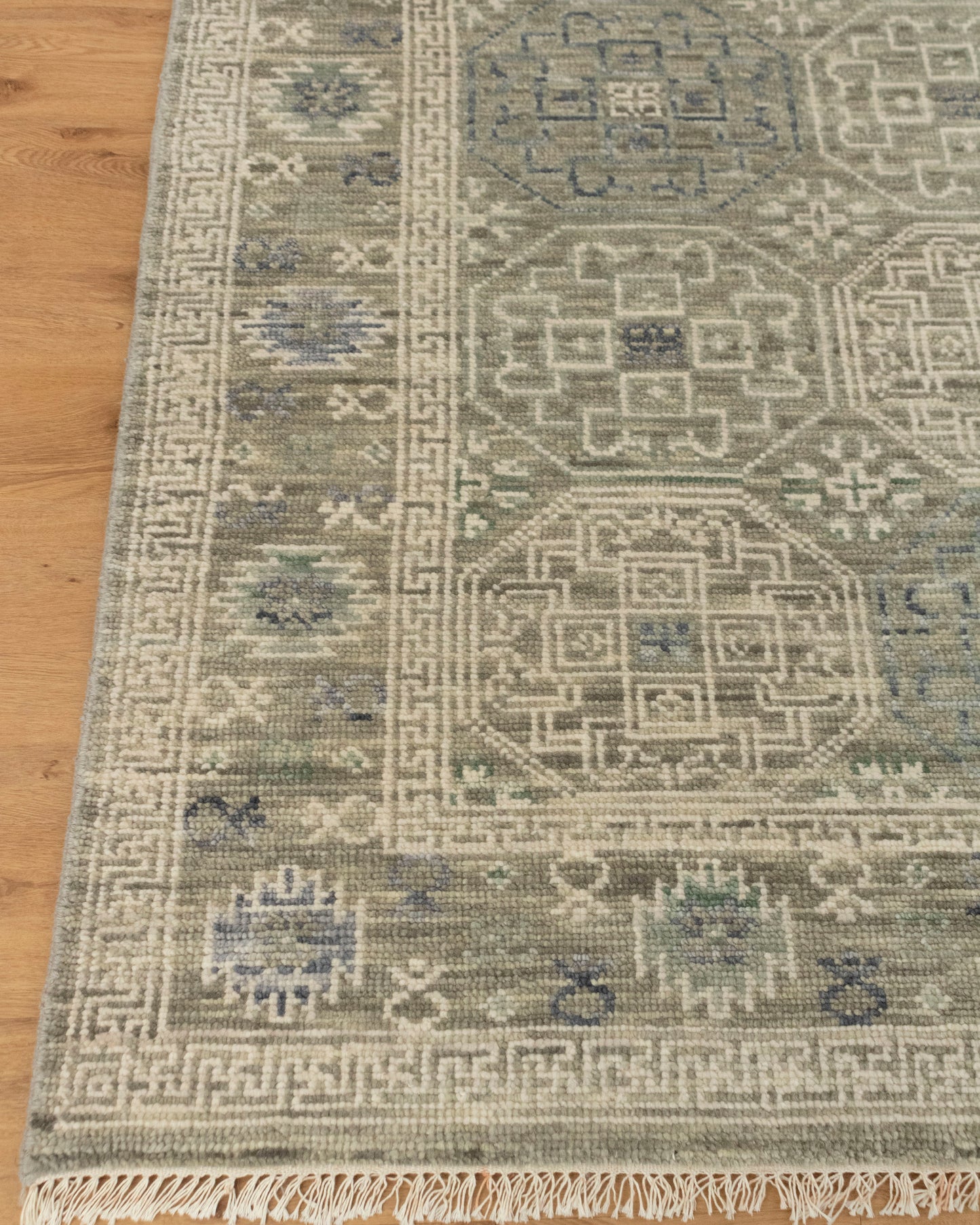 Modern Hand-Knotted Mamluk Royal Rug: Versatile and Stylish