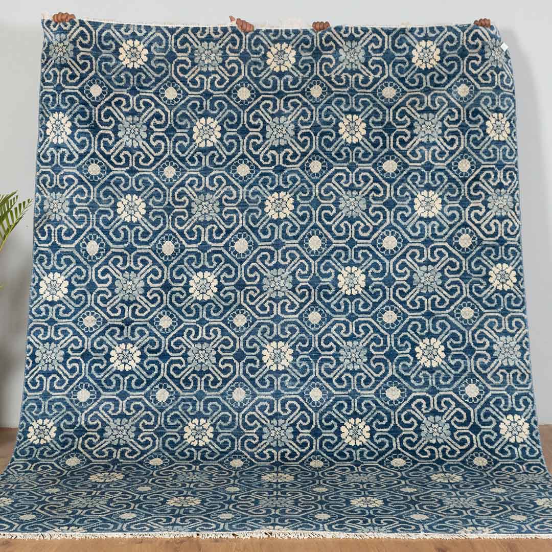 Blue Exquisite Hand-Knotted Oushak Rug: Perfect for Modern Homes