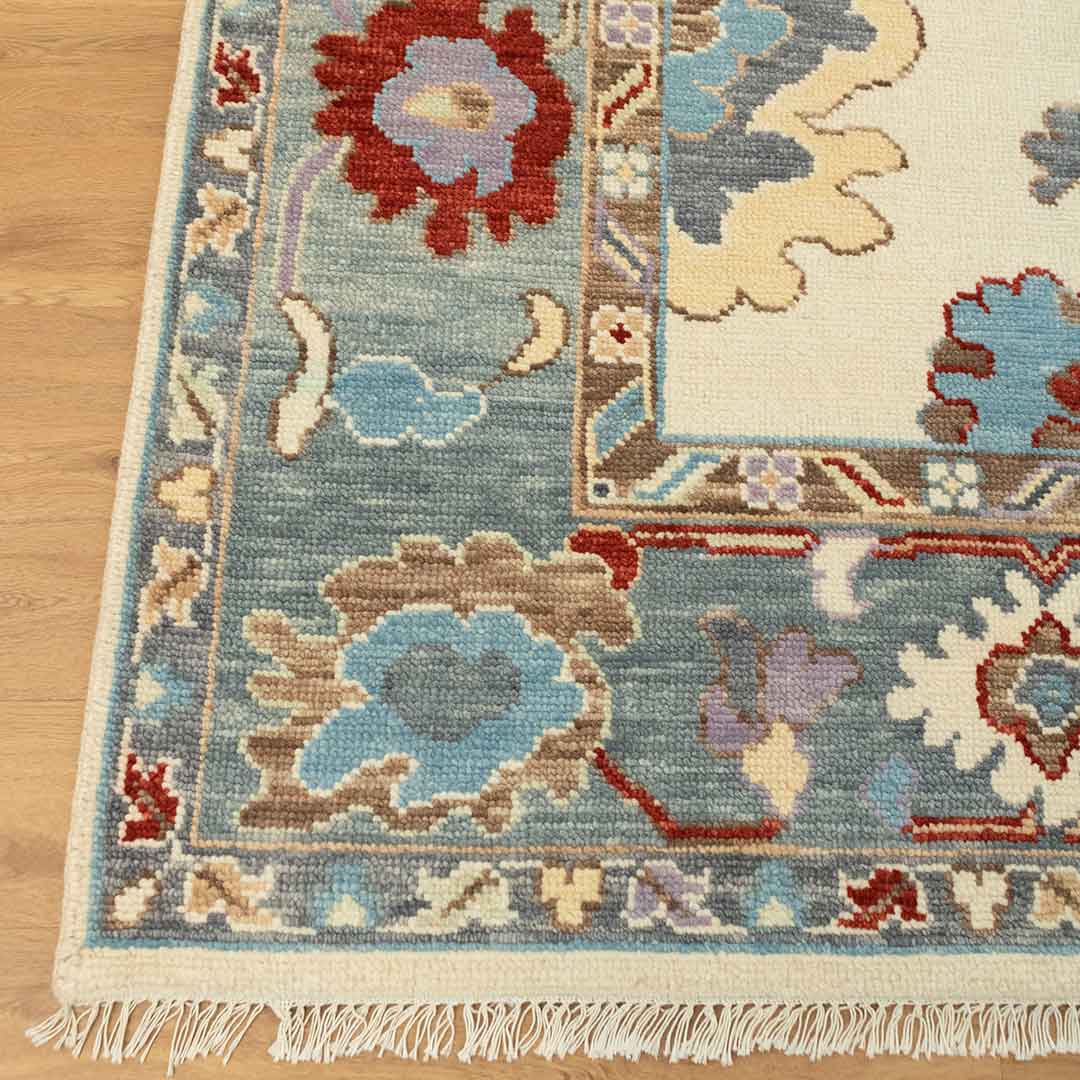 Beautifully Crafted Hand-Knotted Oushak Rug for Contemporary Decor