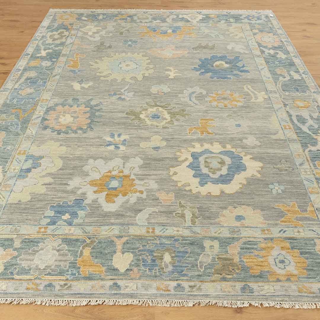 Elegant Hand-Knotted Oushak Rug: Perfect for Any Room