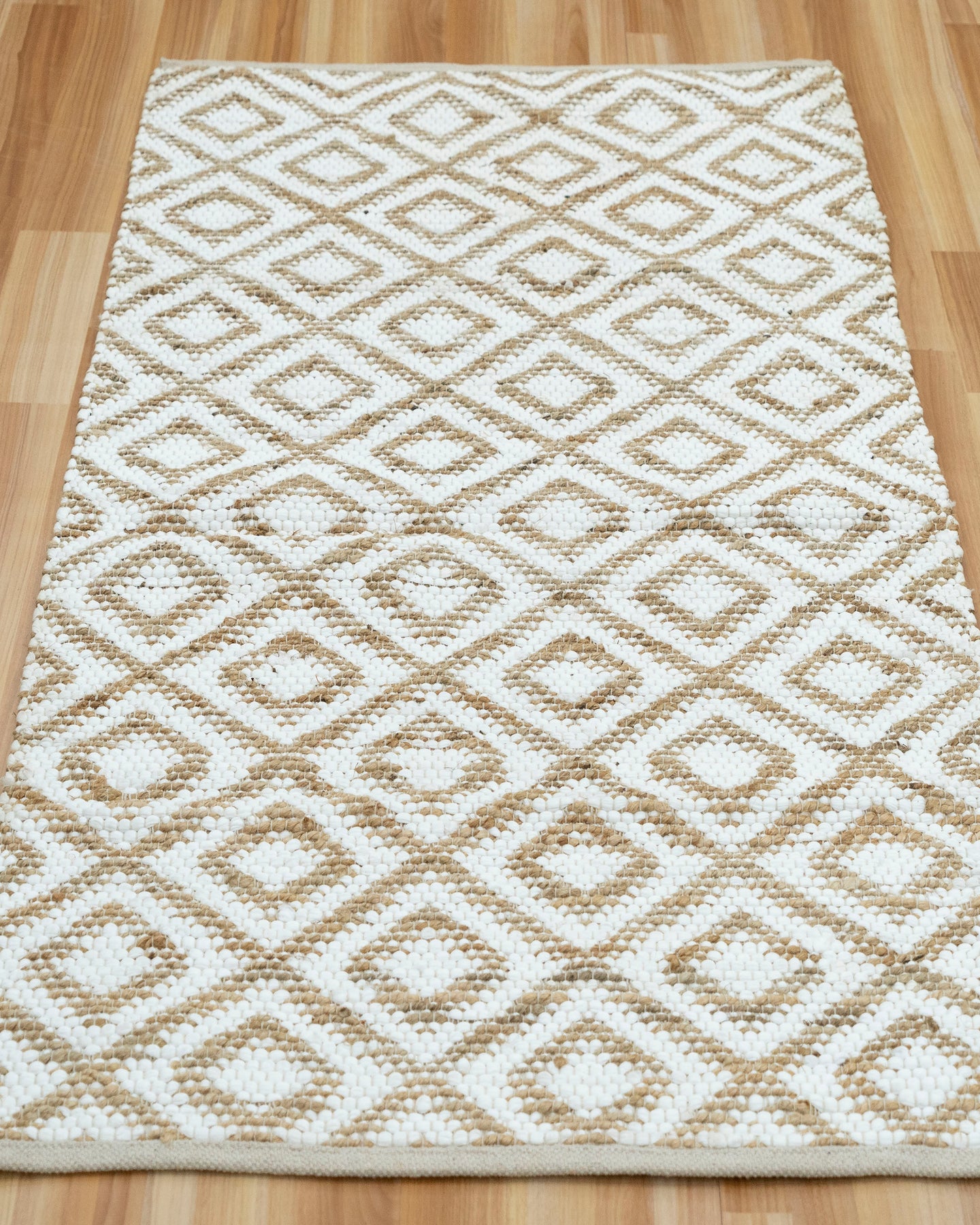 Reversible Jute Rug - Two Looks in One for Versatile Styling