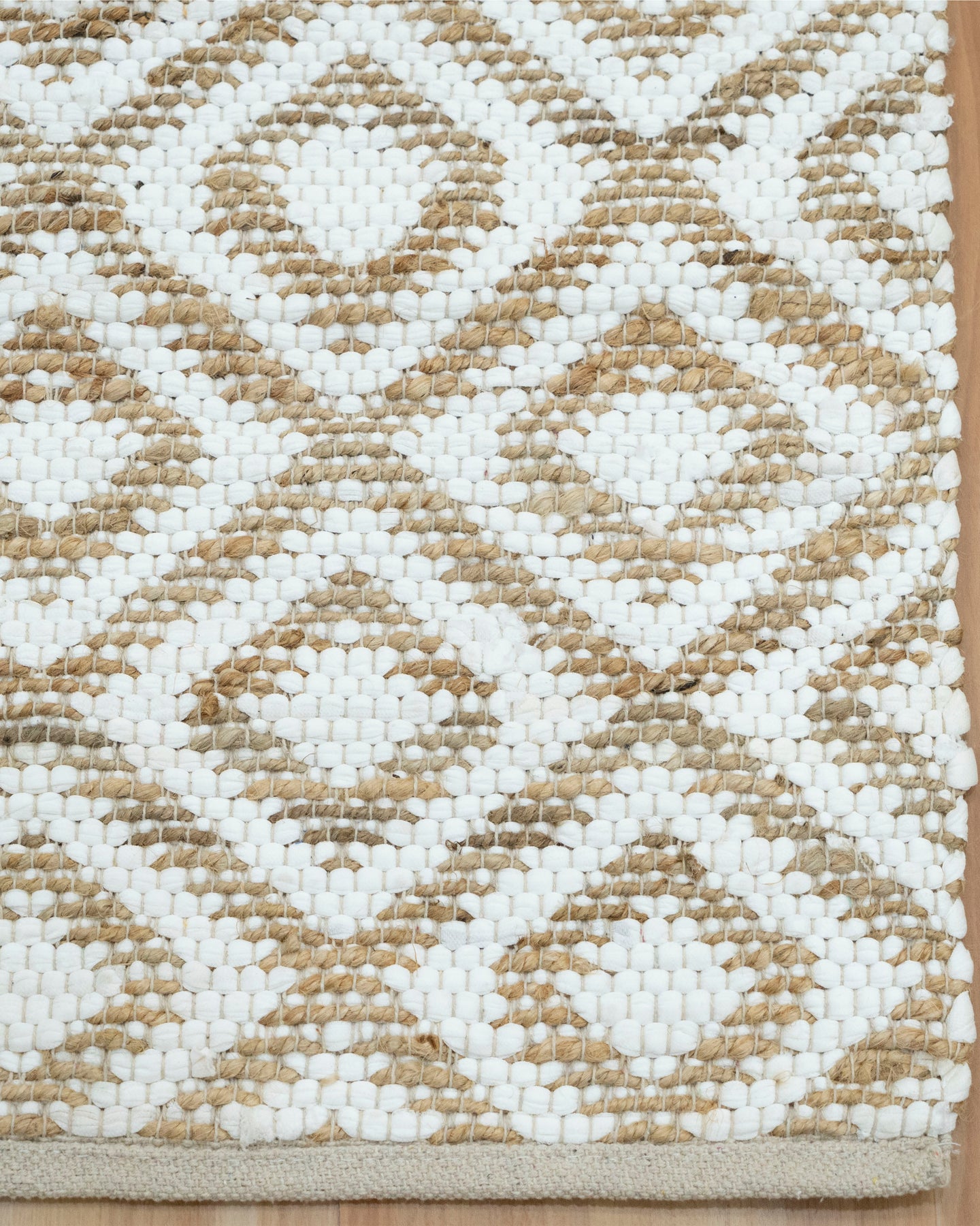 Reversible Jute Rug - Two Looks in One for Versatile Styling