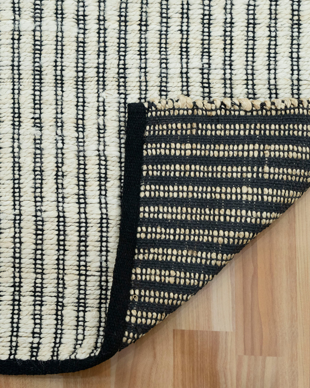 Organic Jute Rug - Bleach Tones for a Cozy Ambiance