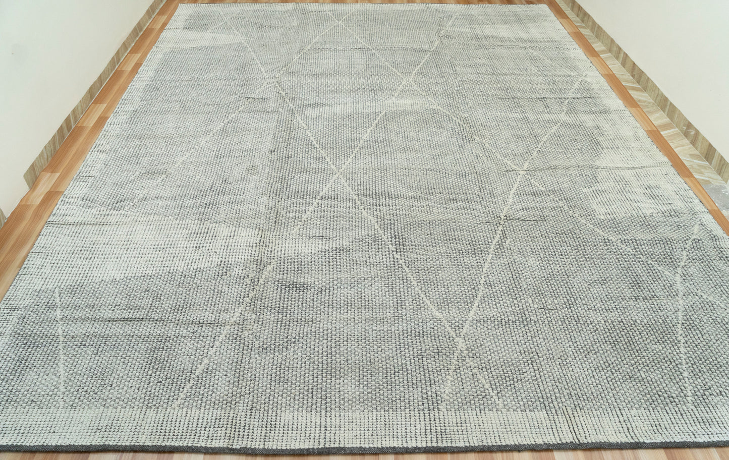 Momeni Handknotted Rug