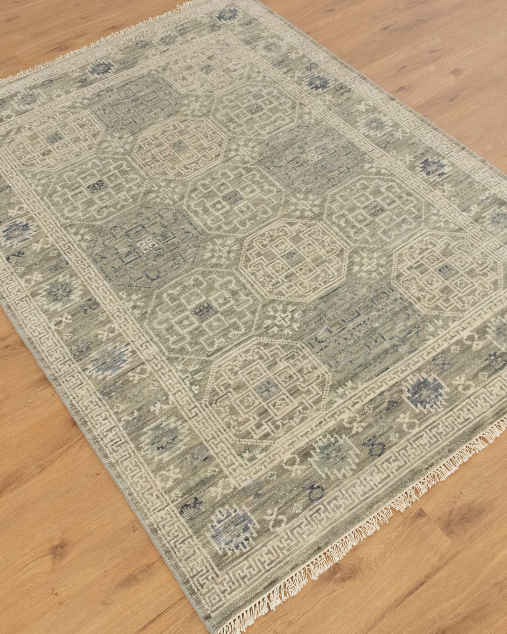 Modern Hand-Knotted Mamluk Royal Rug: Versatile and Stylish