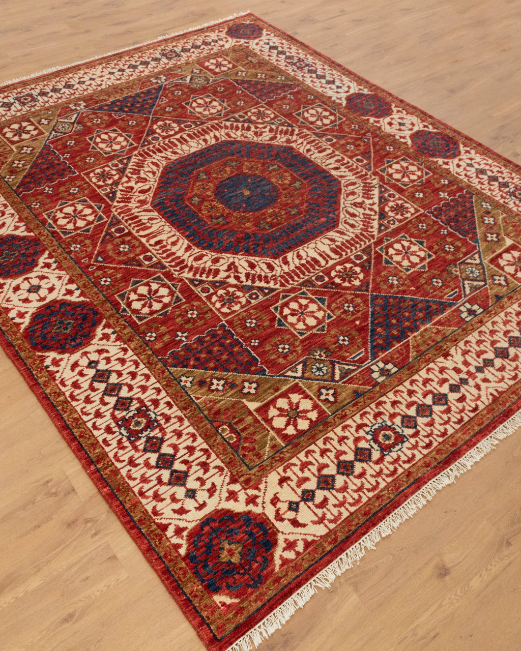 Luxurious Hand-Knotted Mamluk Rug for Chic Interiors