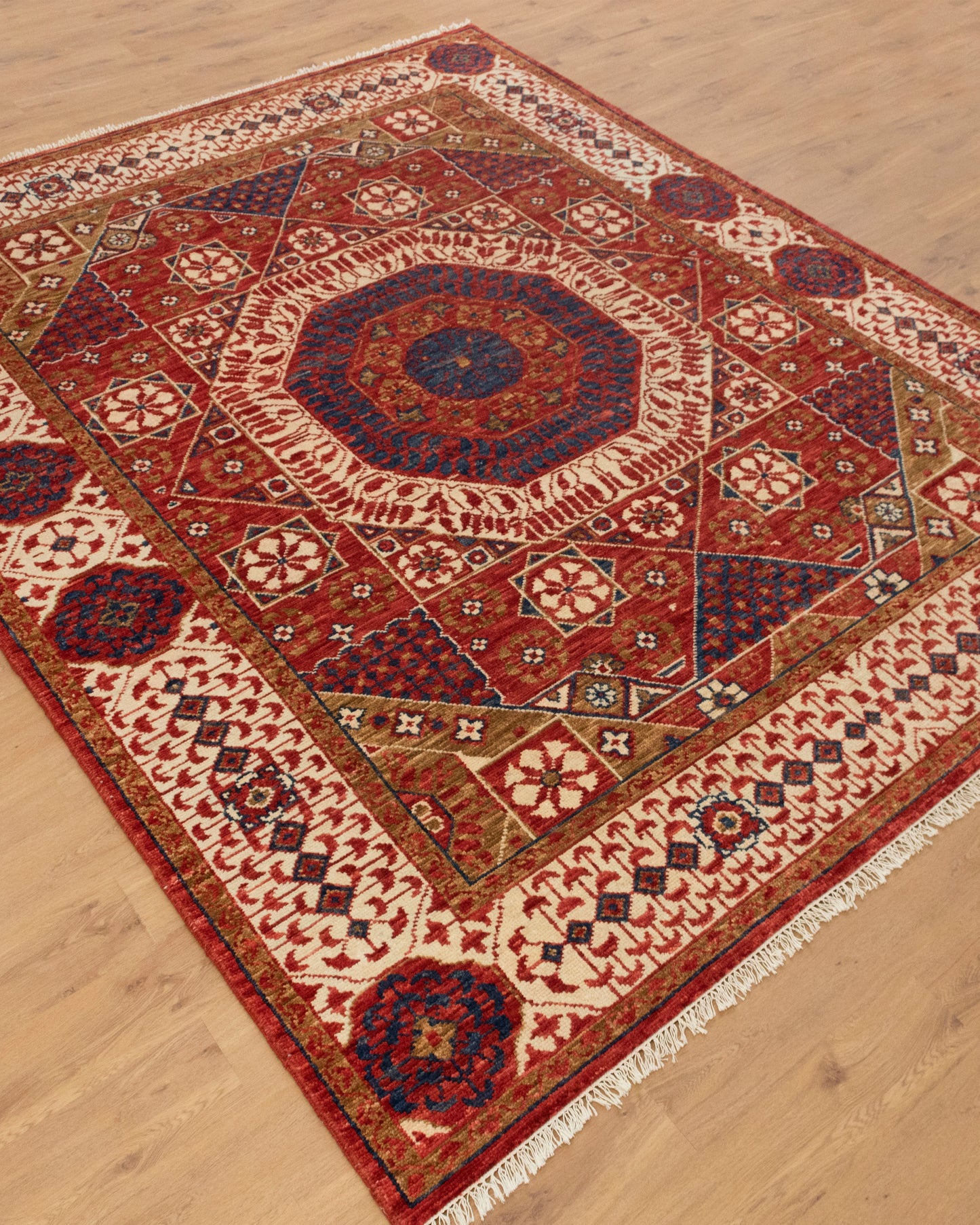 Luxurious Hand-Knotted Mamluk Rug for Chic Interiors