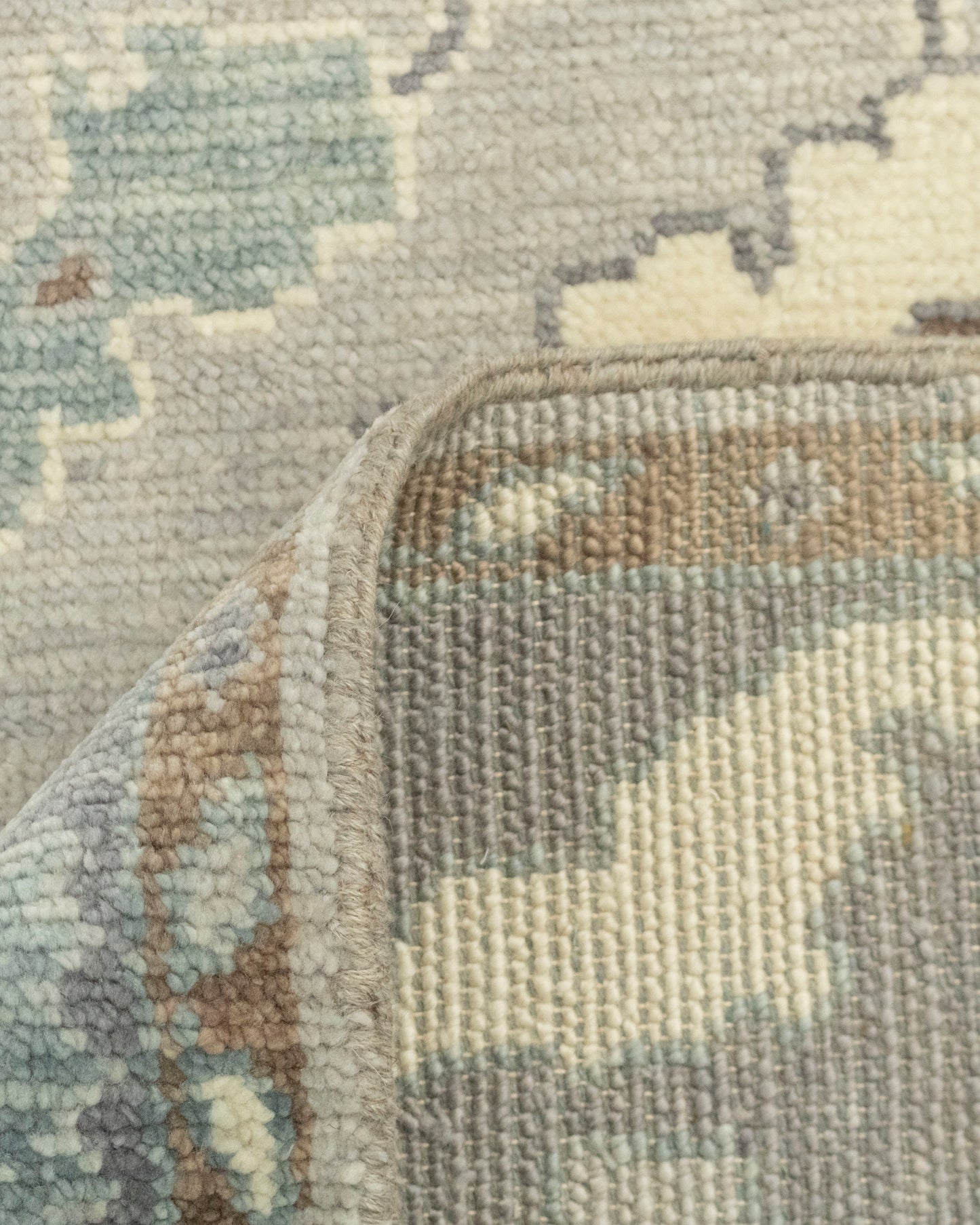 Paisley Hand-Knotted Oushak Rug: The Perfect Centerpiece for Your Room