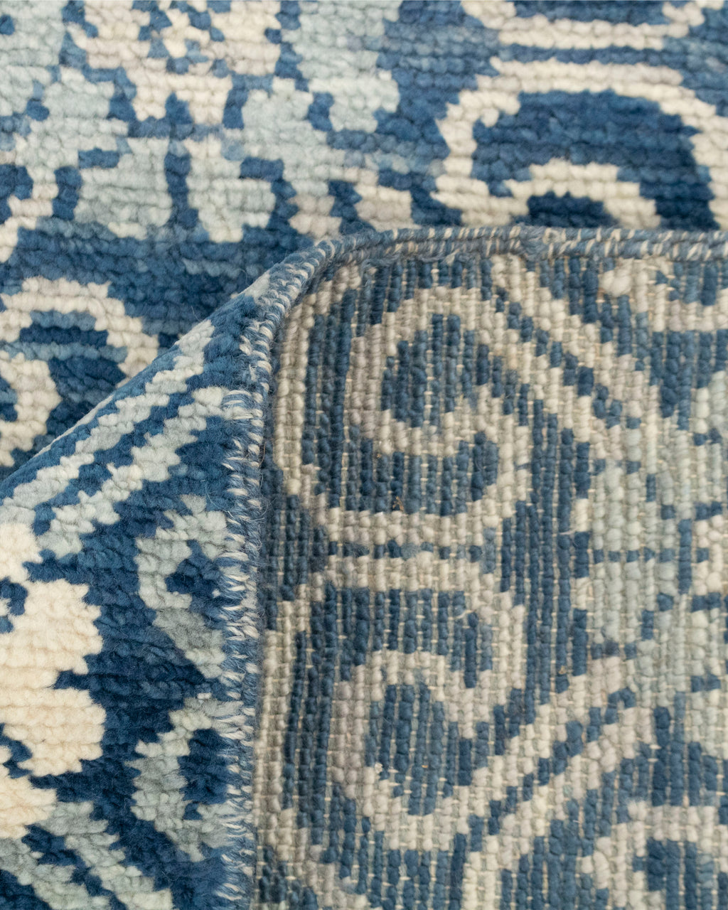Blue Exquisite Hand-Knotted Oushak Rug: Perfect for Modern Homes
