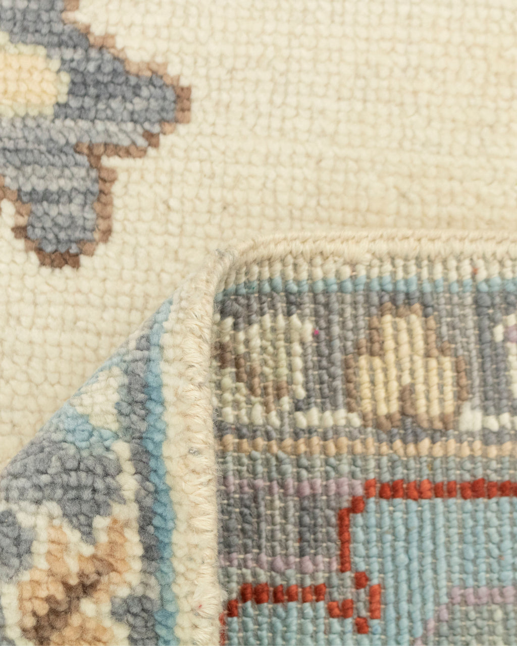 Beautifully Crafted Hand-Knotted Oushak Rug for Contemporary Decor