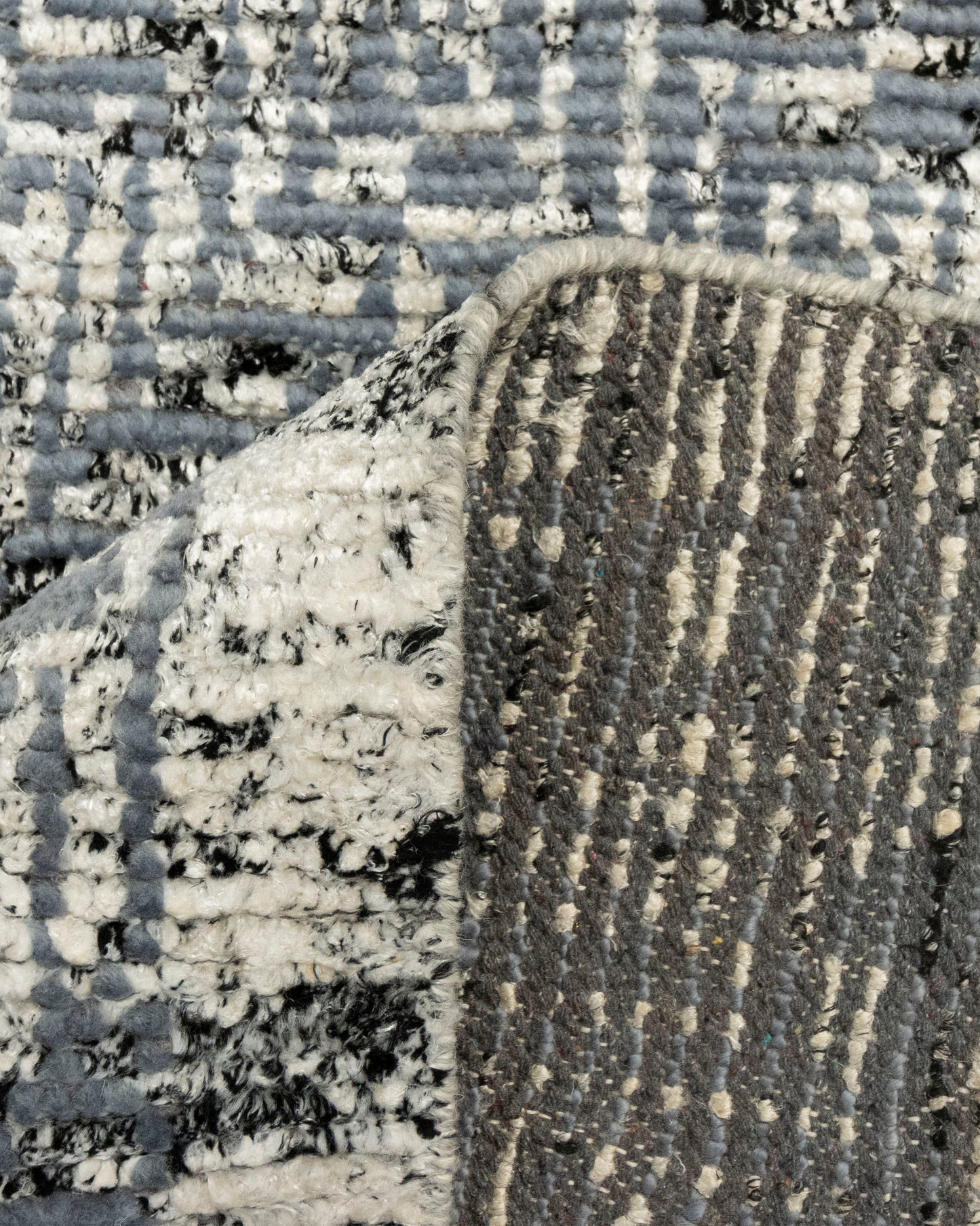 Zigzag Novo Grey Wool Viscose Hand-Knotted Rug.