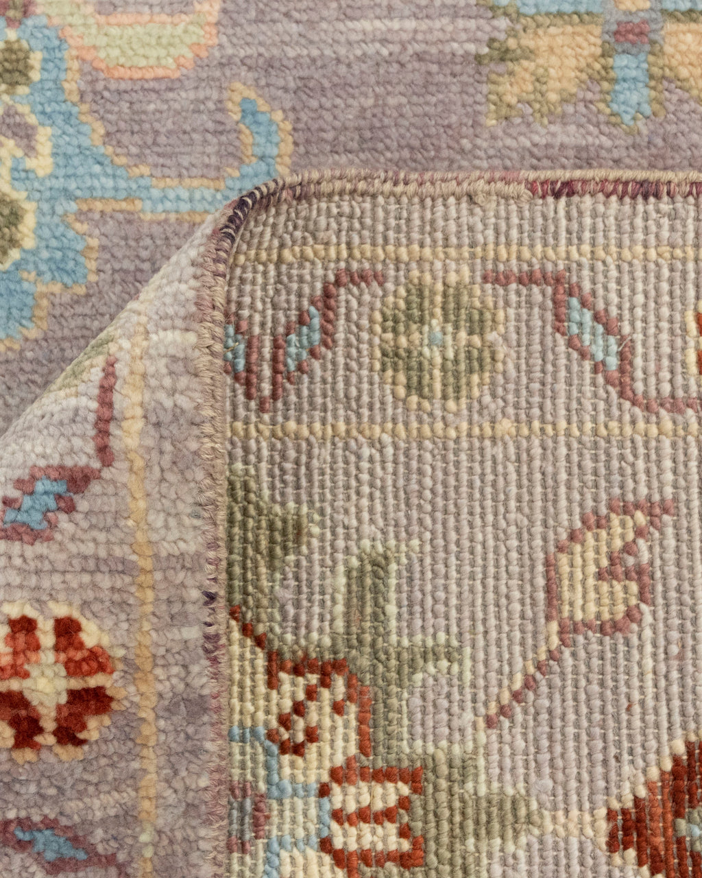 Luxurious Hand-Knotted Oushak Rug: Comfort Meets Style