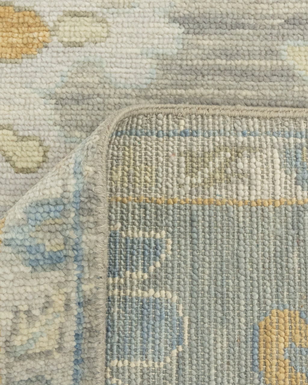 Elegant Hand-Knotted Oushak Rug: Perfect for Any Room