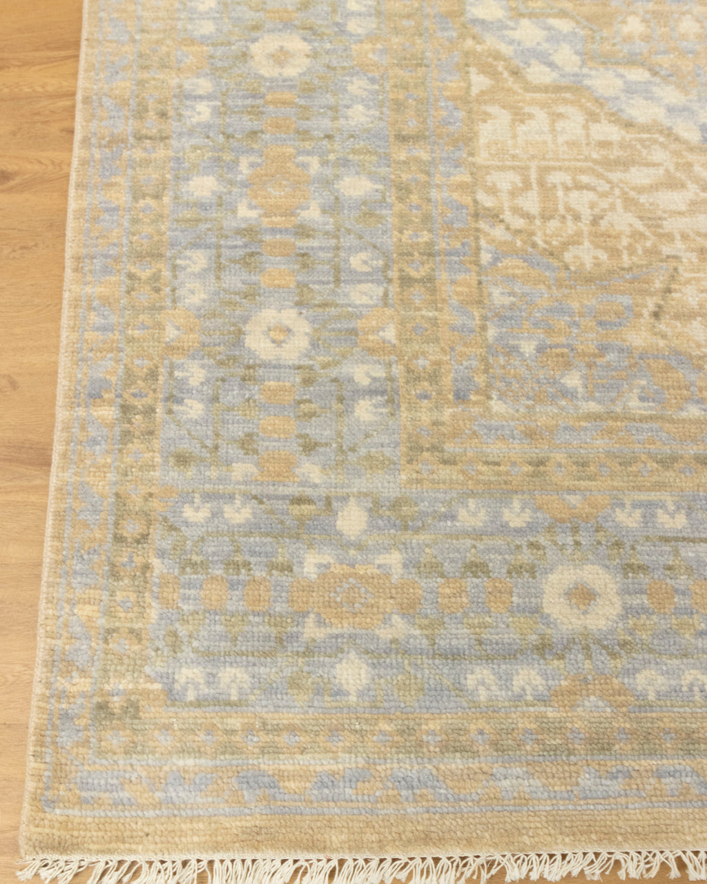 Artisan Hand-Knotted Mamluk Distressed look  Rug: Quality Meets Design