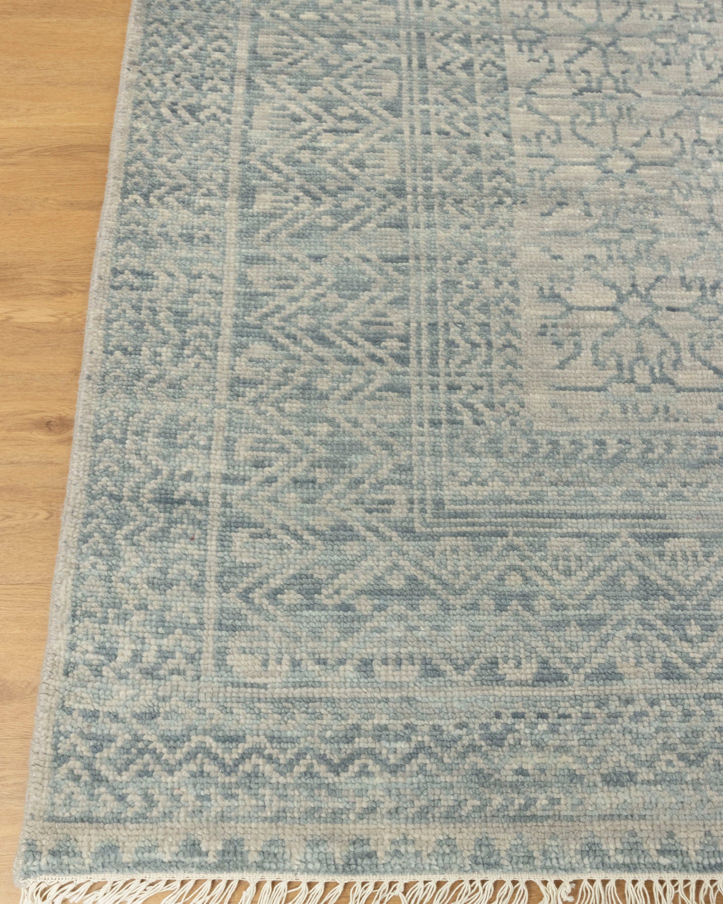 Gray Silver Floral Traditional Faded Color Hand Knotted Rug.