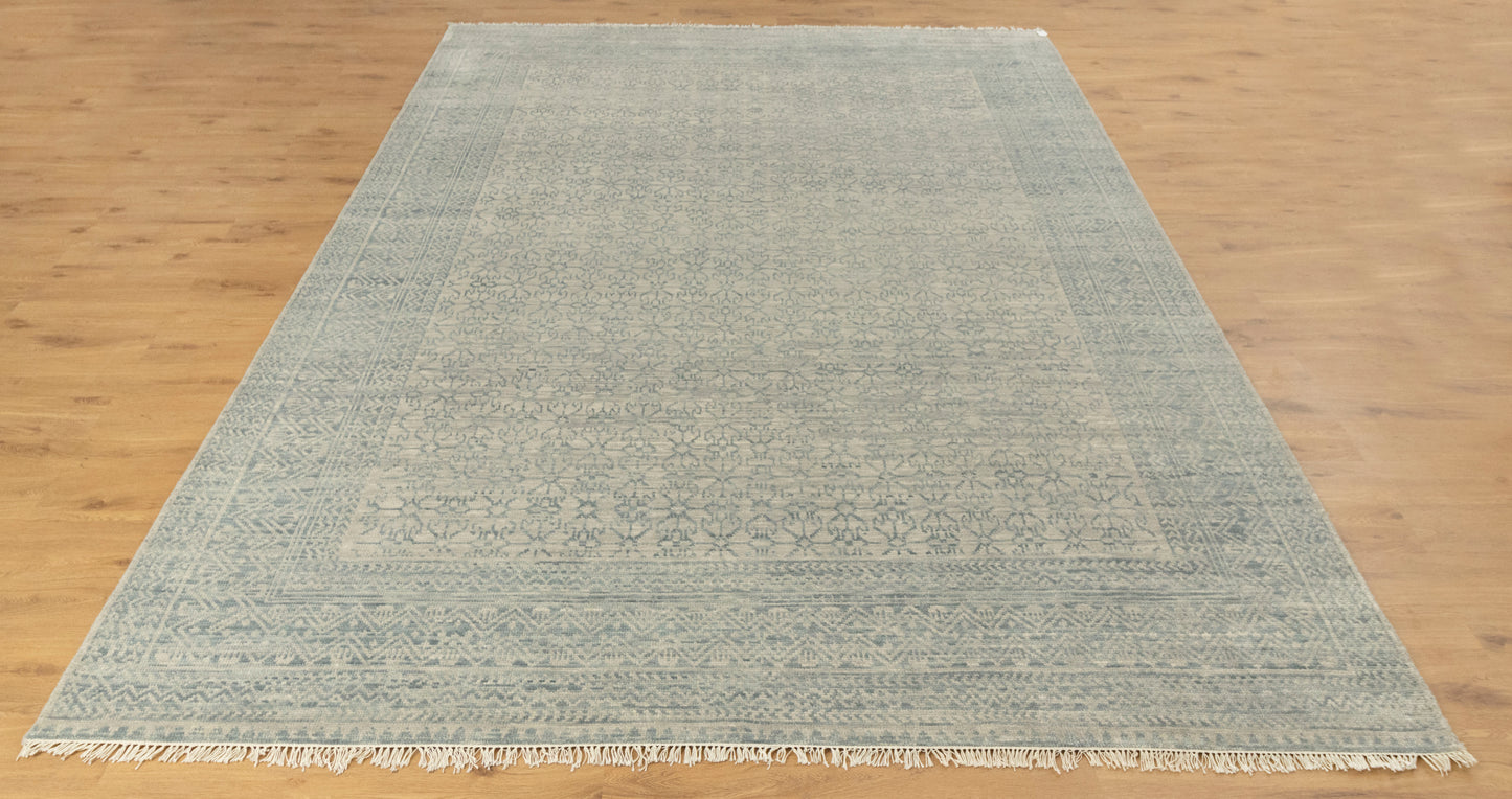 Gray Silver Floral Traditional Faded Color Hand Knotted Rug.