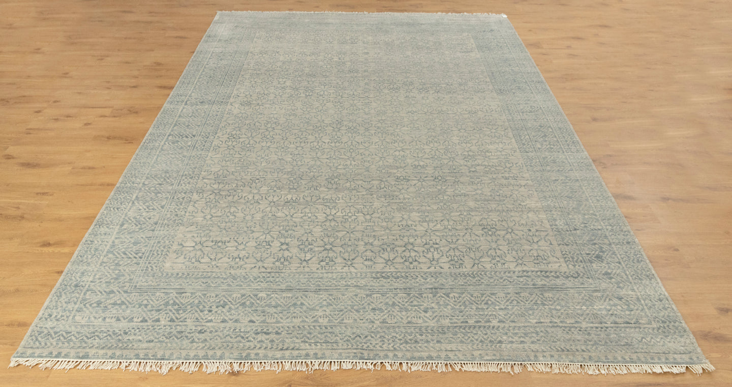 Gray Silver Floral Traditional Faded Color Hand Knotted Rug.