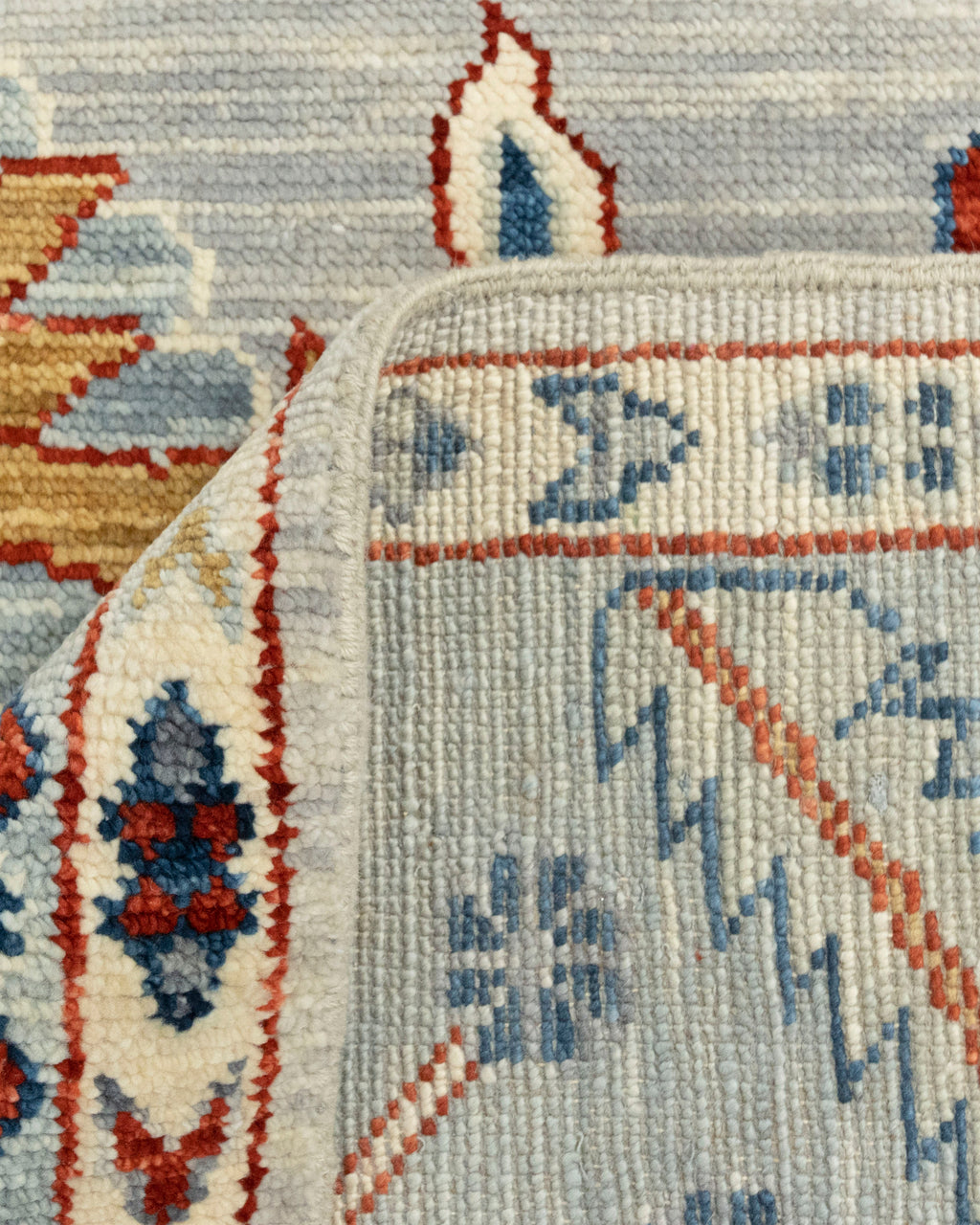 Hand-Knotted Oushak Rug: A Beautiful Blend of Tradition and Modernity