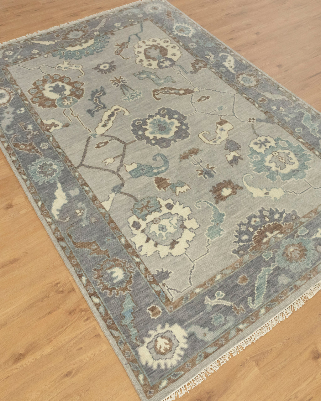 Paisley Hand-Knotted Oushak Rug: The Perfect Centerpiece for Your Room