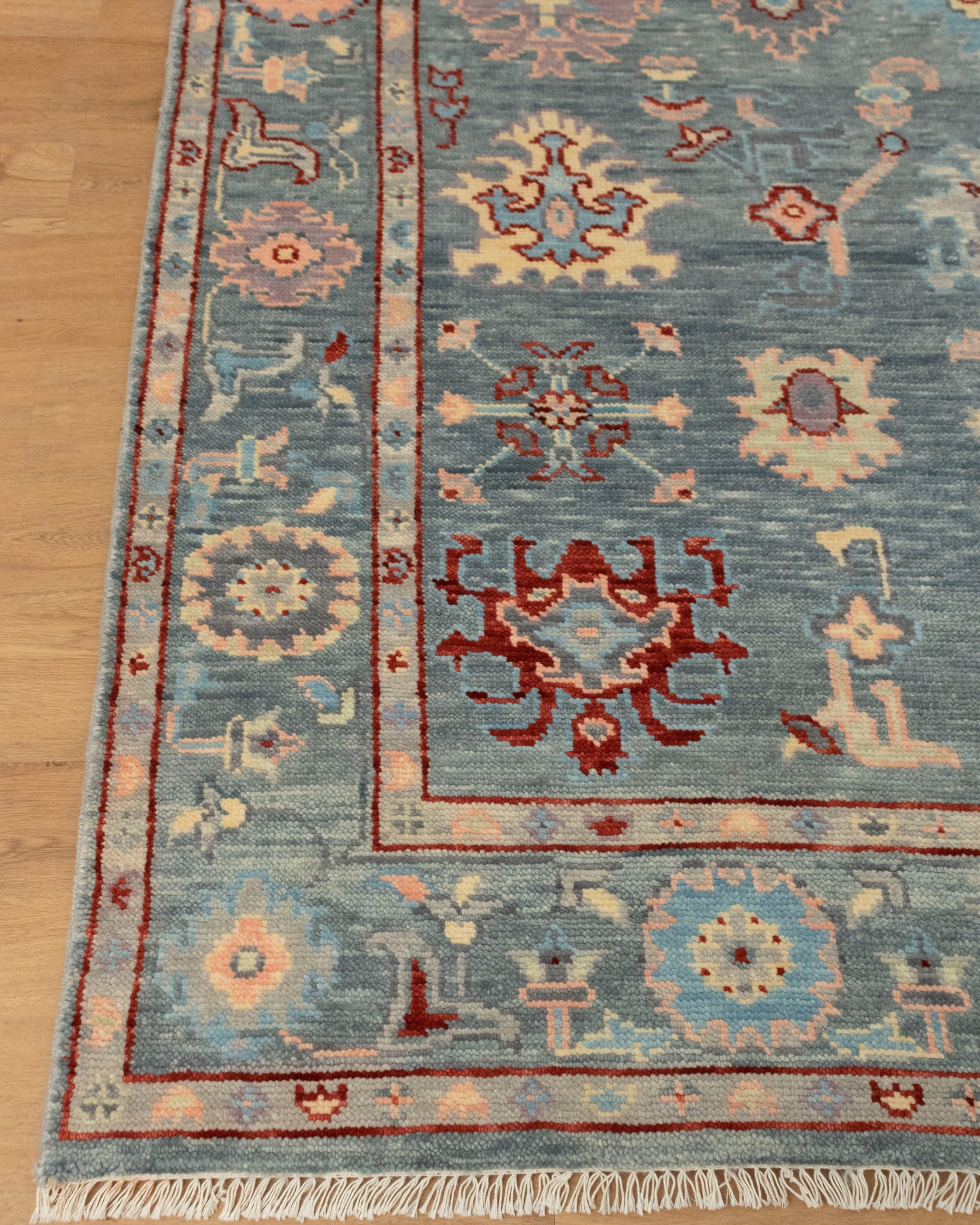Artisan-Made Hand-Knotted Oushak Rug for Cozy Living Rooms