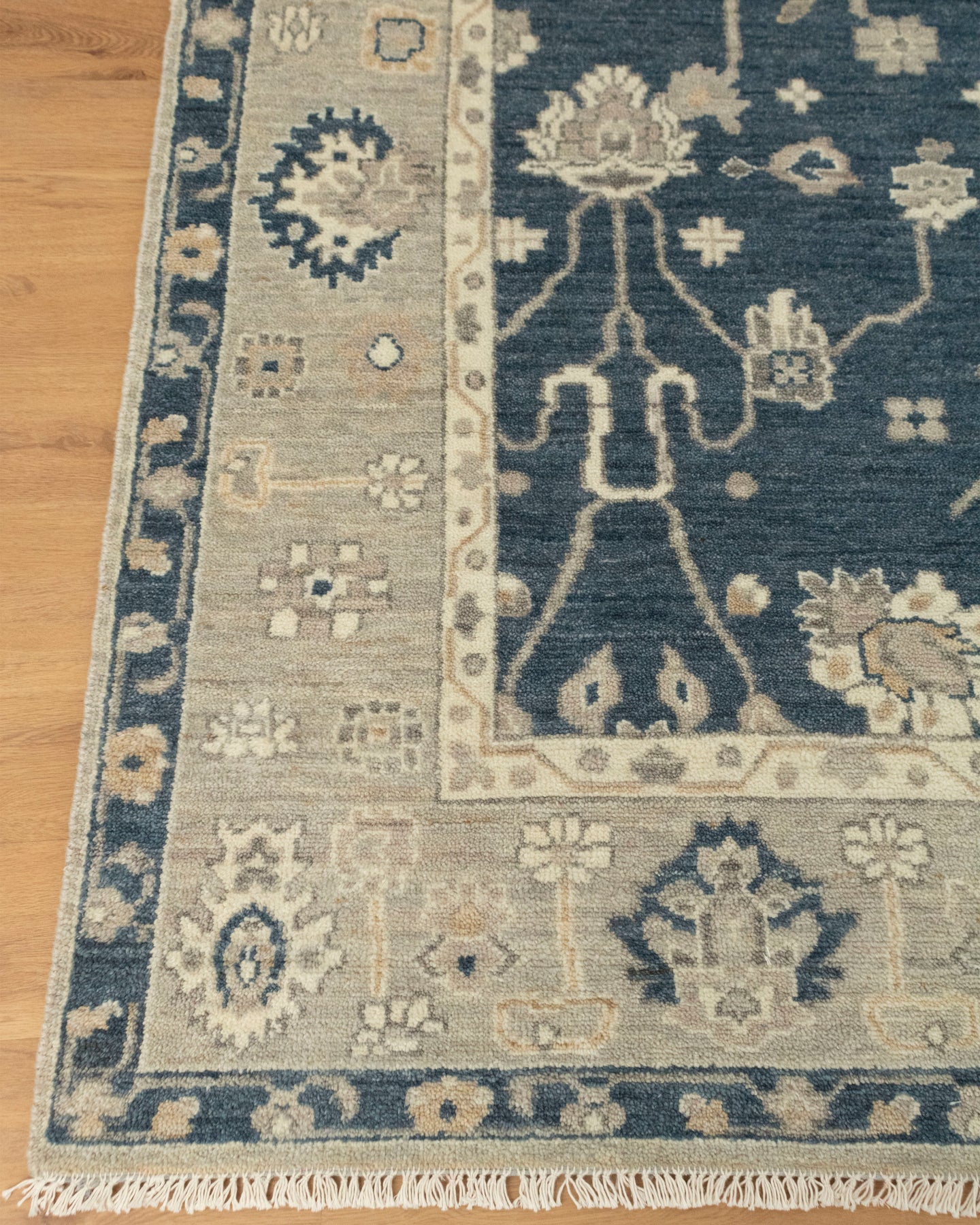 Floral  Modern Oushak Rug: Hand-Knotted Luxury for Any Room