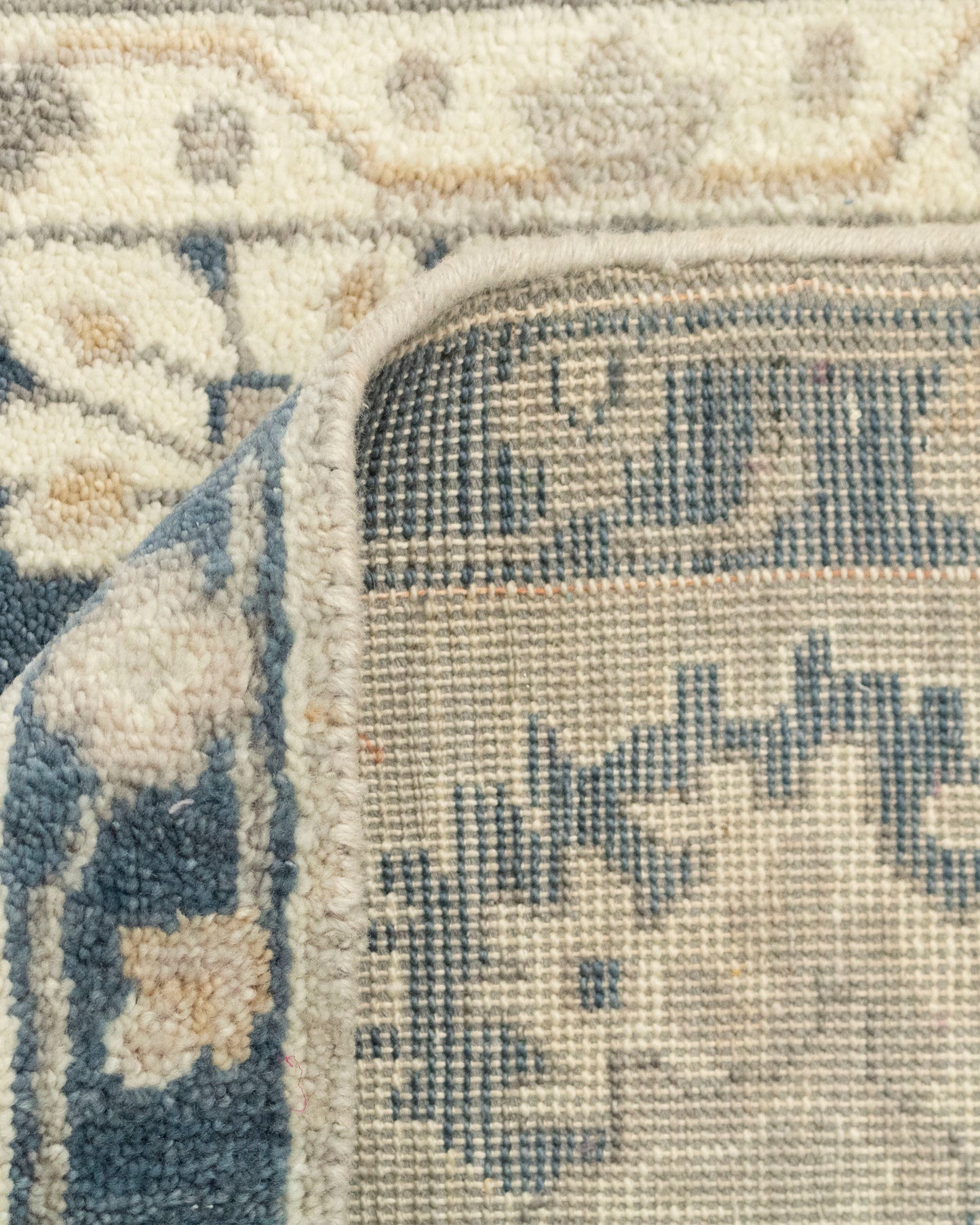 Floral  Modern Oushak Rug: Hand-Knotted Luxury for Any Room