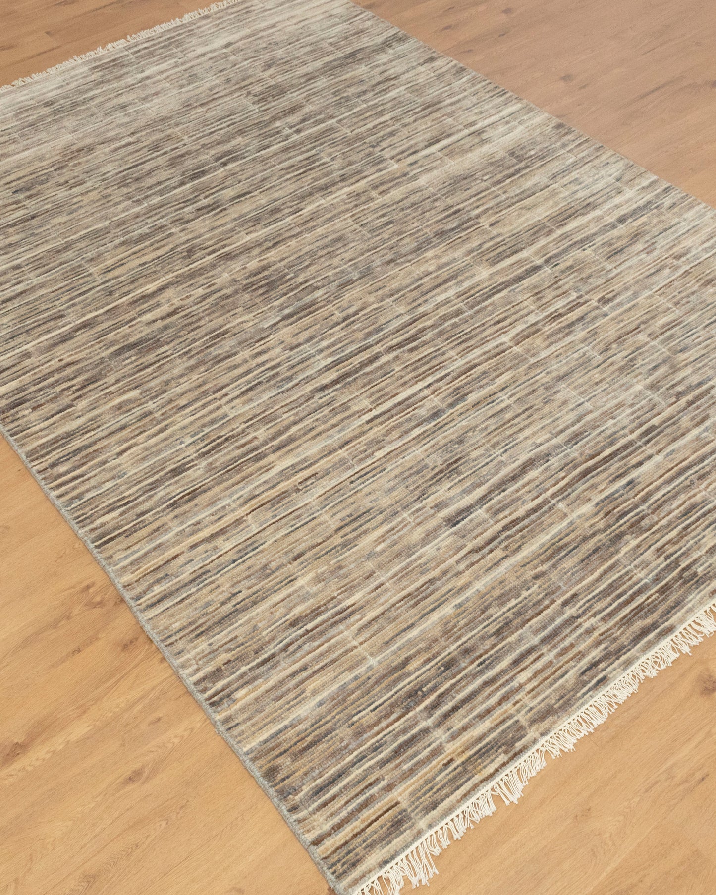 Aprezo Abstract Oriental Kashkoli Hand Knotted Rug