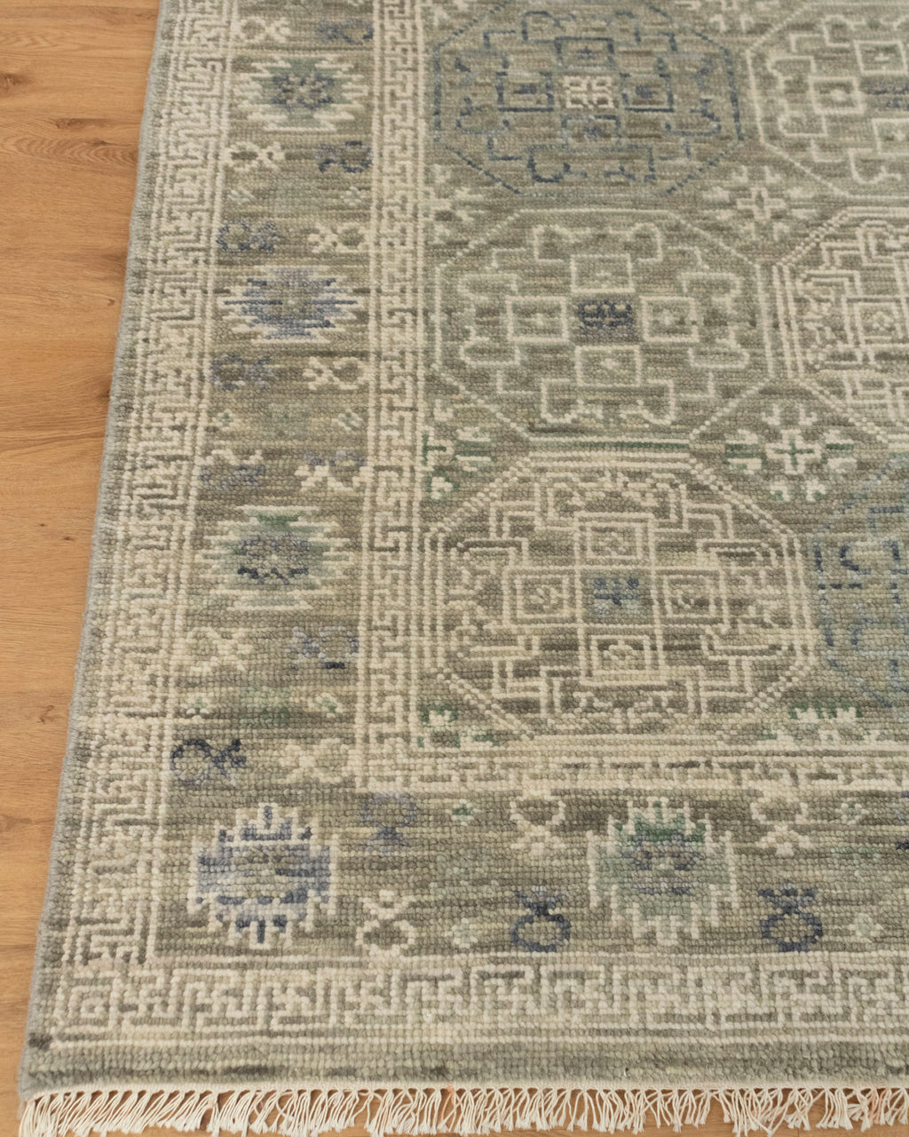 Modern Hand-Knotted Mamluk Royal Rug: Versatile and Stylish