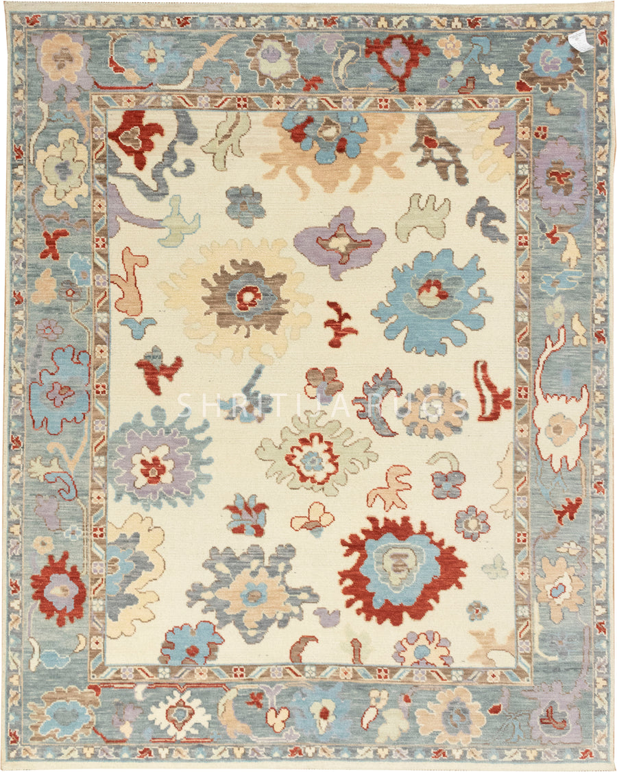 Beautifully Crafted Hand-Knotted Oushak Rug for Contemporary Decor