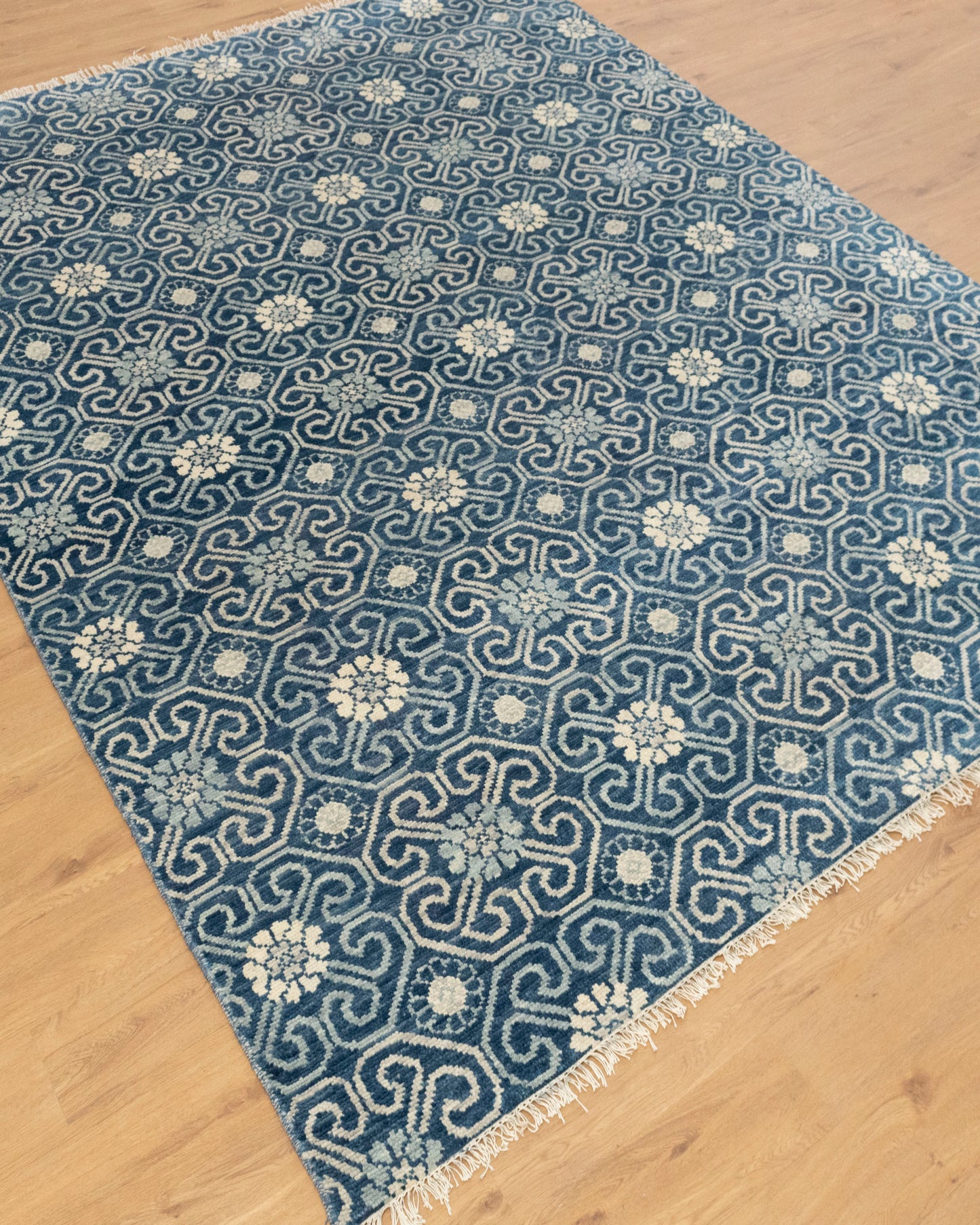 Blue Exquisite Hand-Knotted Oushak Rug: Perfect for Modern Homes