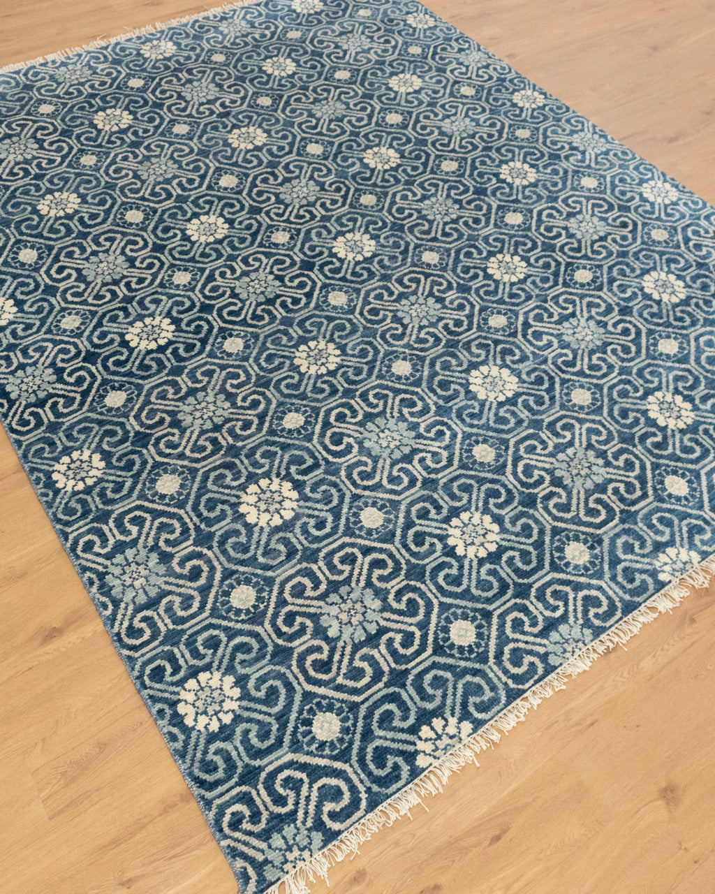 Blue Exquisite Hand-Knotted Oushak Rug: Perfect for Modern Homes