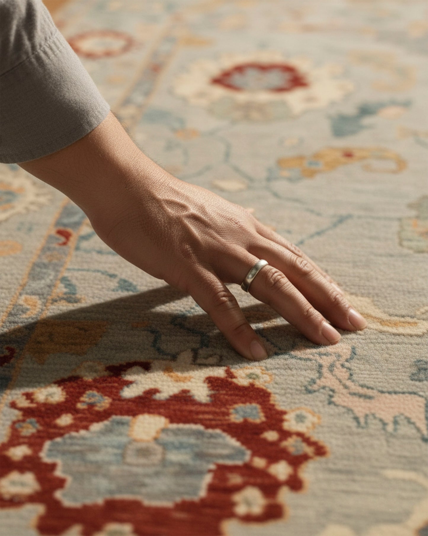 Elegant Hand-Knotted Modern Oushak Rug for Luxurious Living Spaces