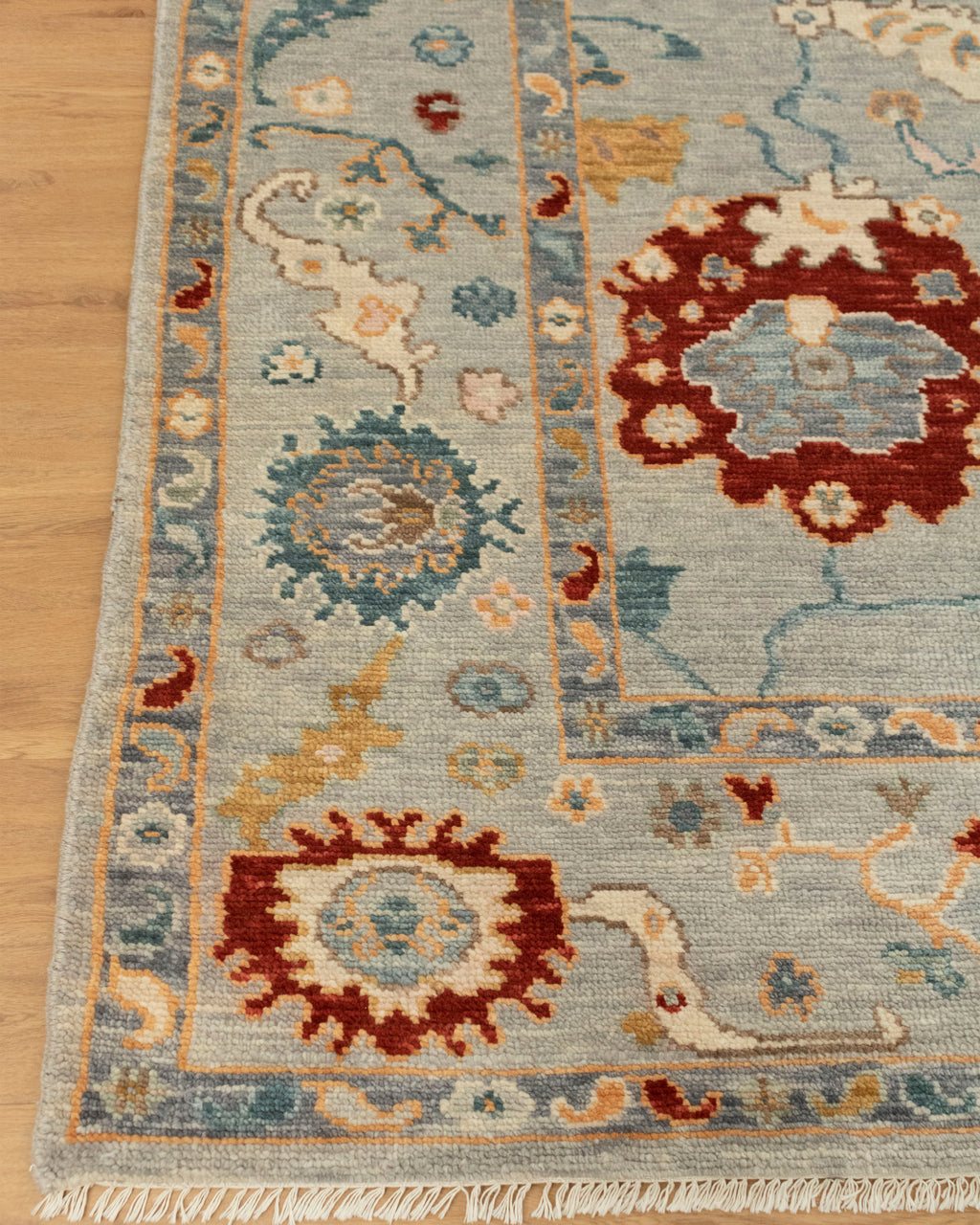 Elegant Hand-Knotted Modern Oushak Rug for Luxurious Living Spaces