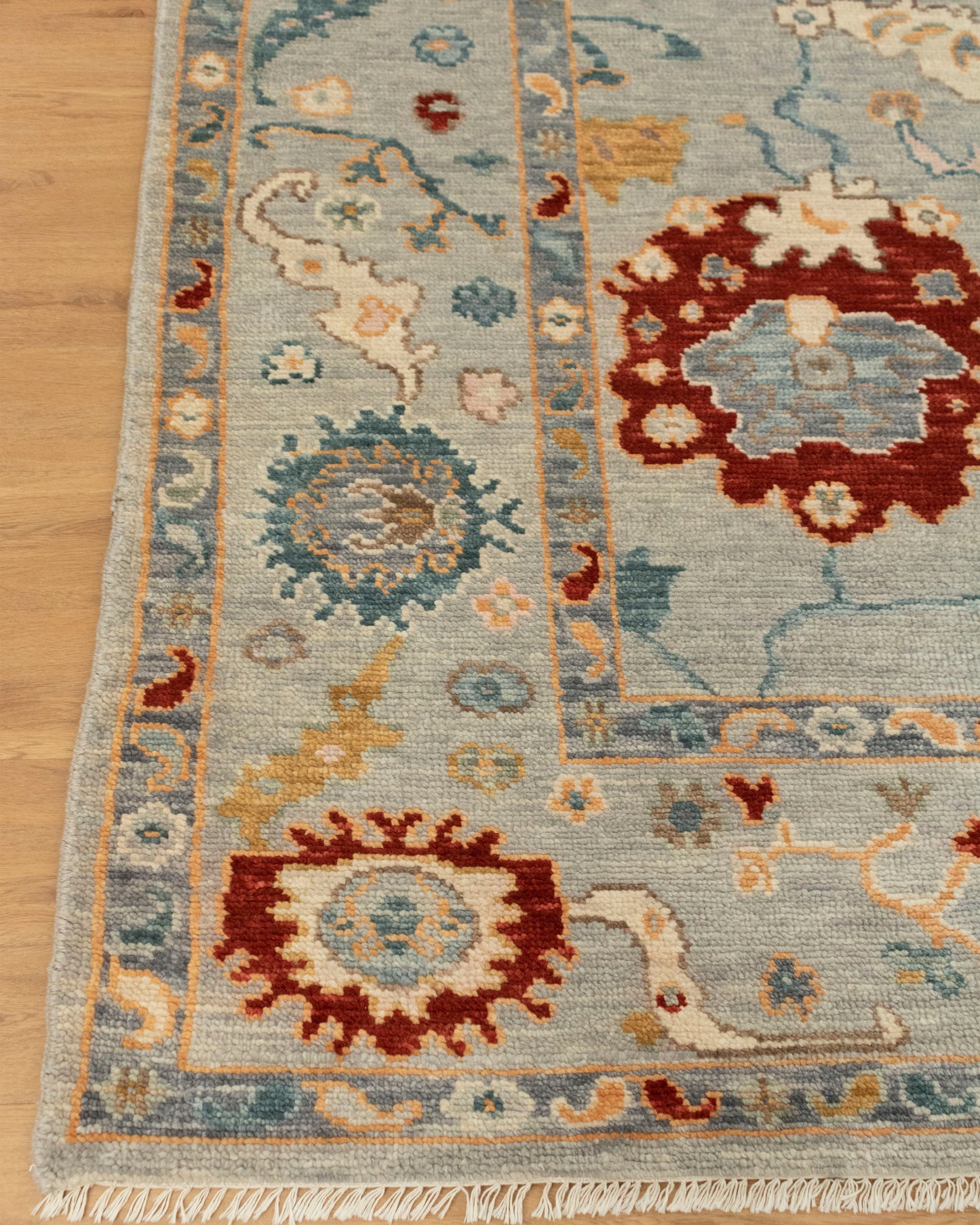 Elegant Hand-Knotted Modern Oushak Rug for Luxurious Living Spaces