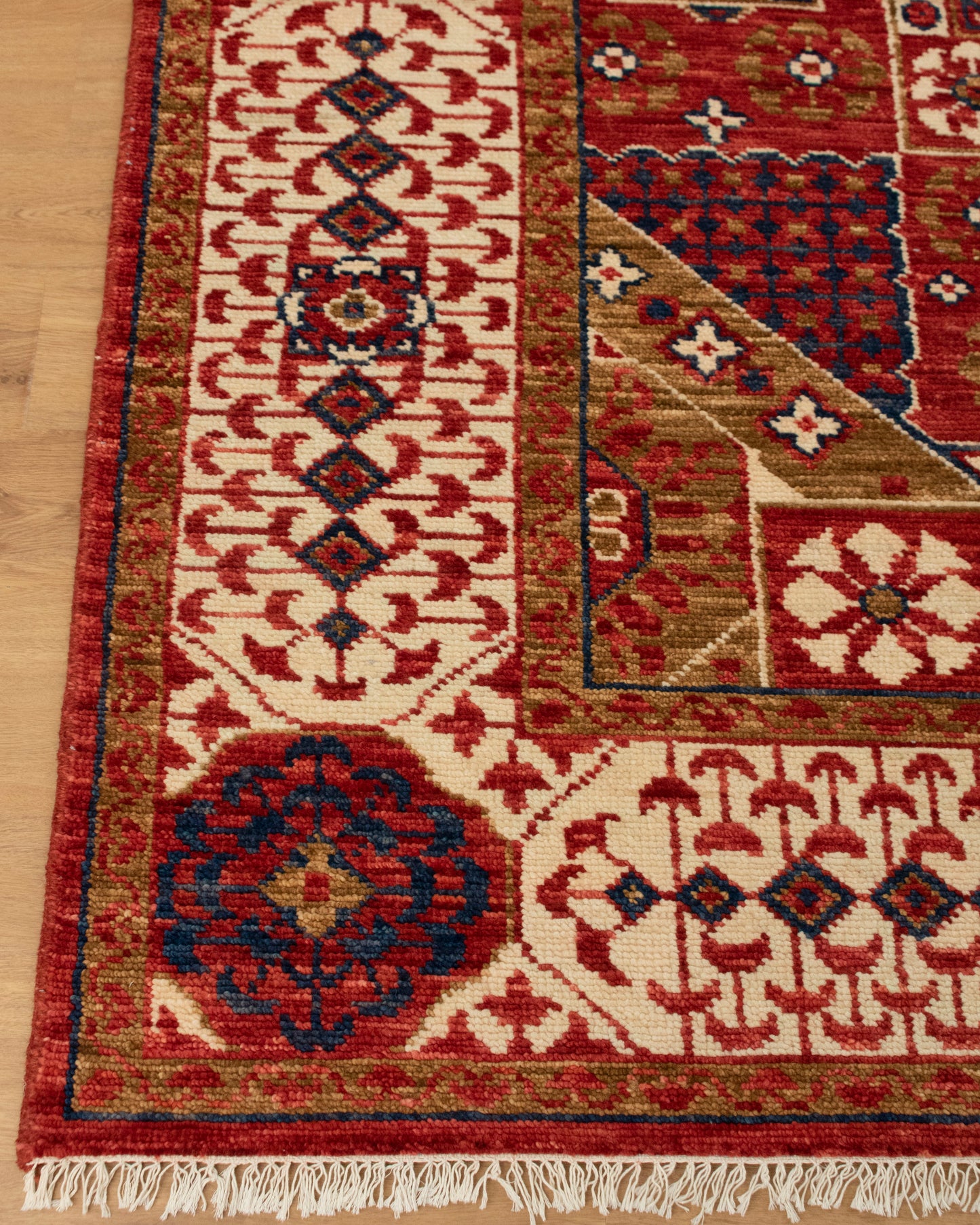 Luxurious Hand-Knotted Mamluk Rug for Chic Interiors