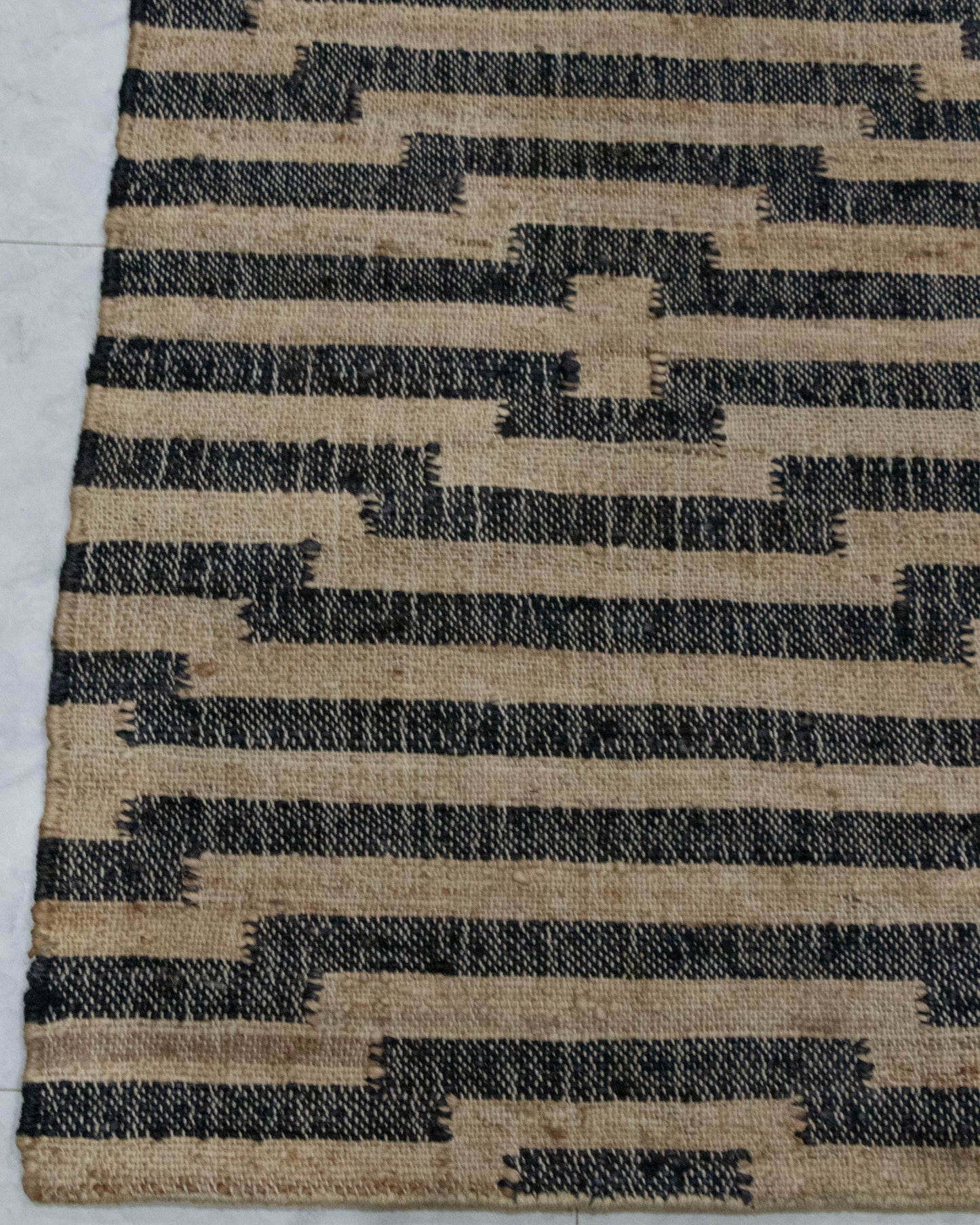 Geometric Pattern Jute Rug - Sustainable Choice for Modern Homes