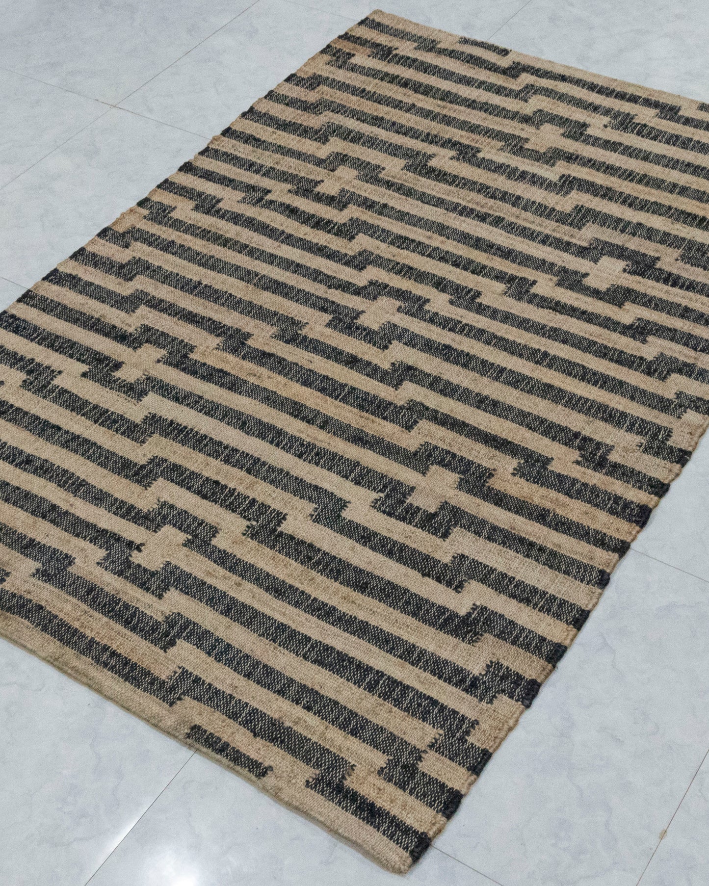 Geometric Pattern Jute Rug - Sustainable Choice for Modern Homes