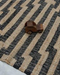 Geometric Pattern Jute Rug - Sustainable Choice for Modern Homes