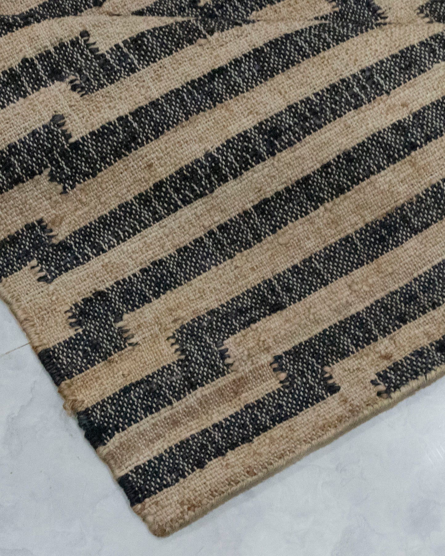 Geometric Pattern Jute Rug - Sustainable Choice for Modern Homes