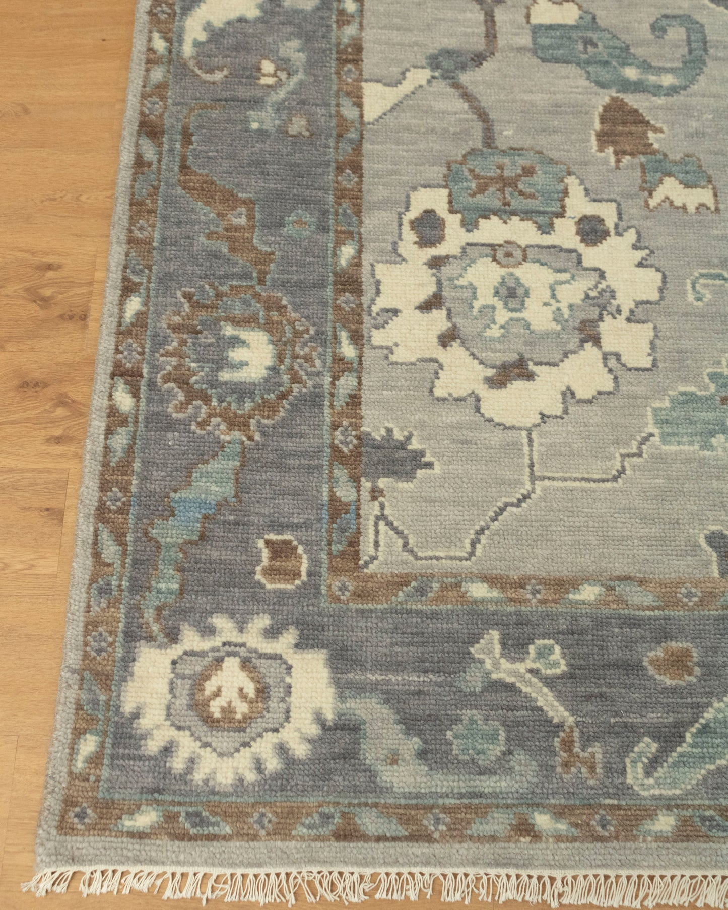 Paisley Hand-Knotted Oushak Rug: The Perfect Centerpiece for Your Room