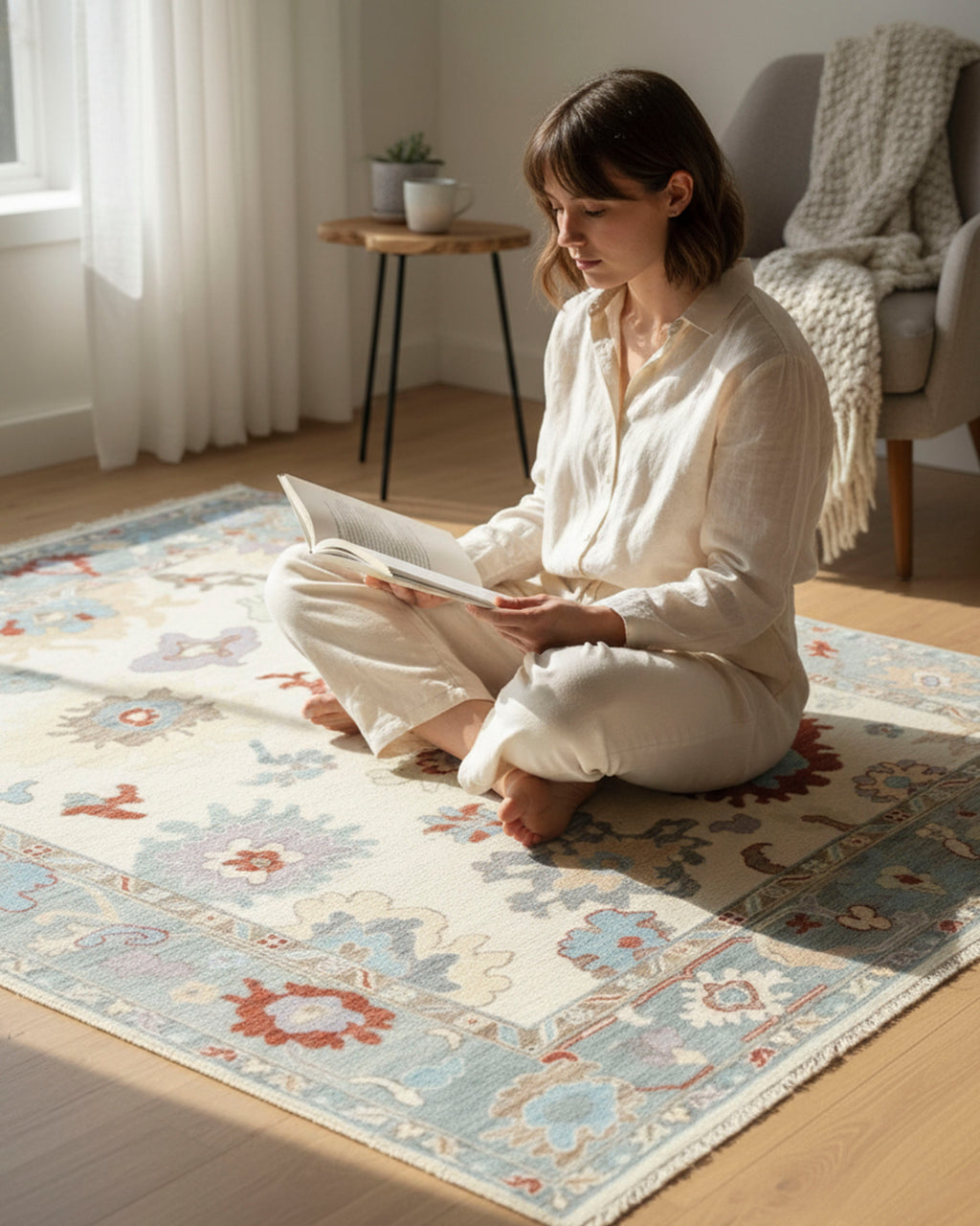 Beautifully Crafted Hand-Knotted Oushak Rug for Contemporary Decor