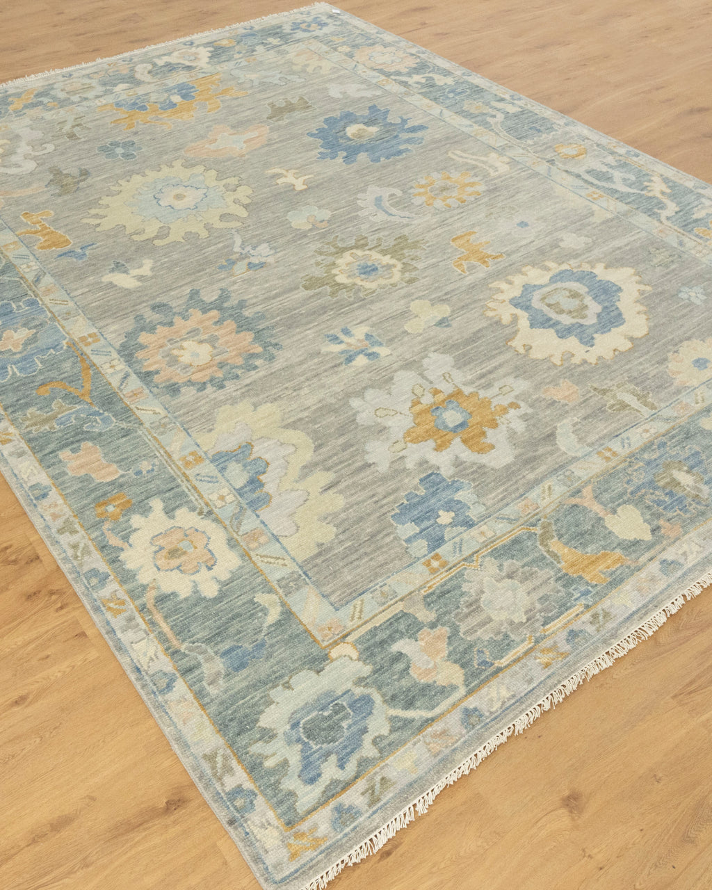 Elegant Hand-Knotted Oushak Rug: Perfect for Any Room